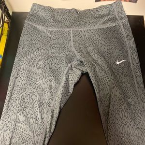 Nike Cropped Grey leggings